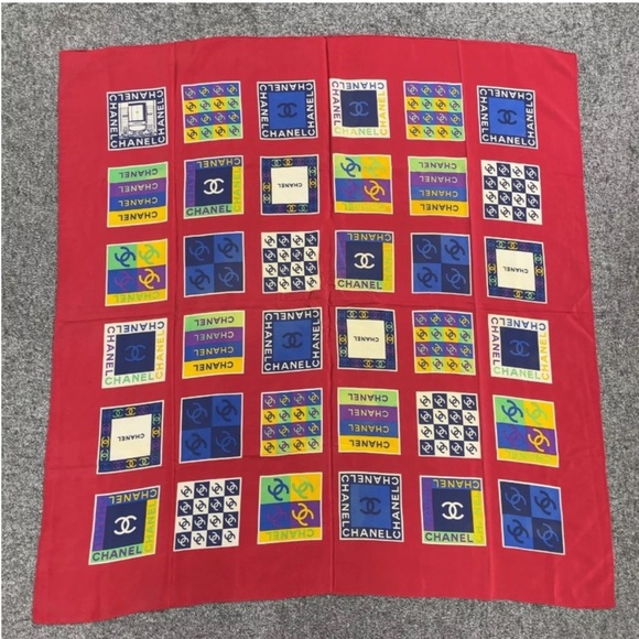 RARE Chanel Carré Red Silk Scarf - Picture 3 of 16